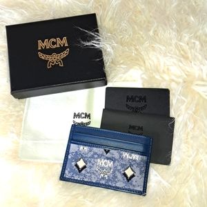 NWTs Full Inclusion MCM Aren Monogram Jacquad Cardholder